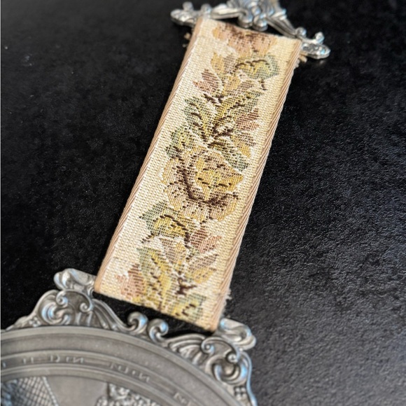 Vintage Zinn-Becker German pewter medallion engraved wall hanging - Picture 5 of 5